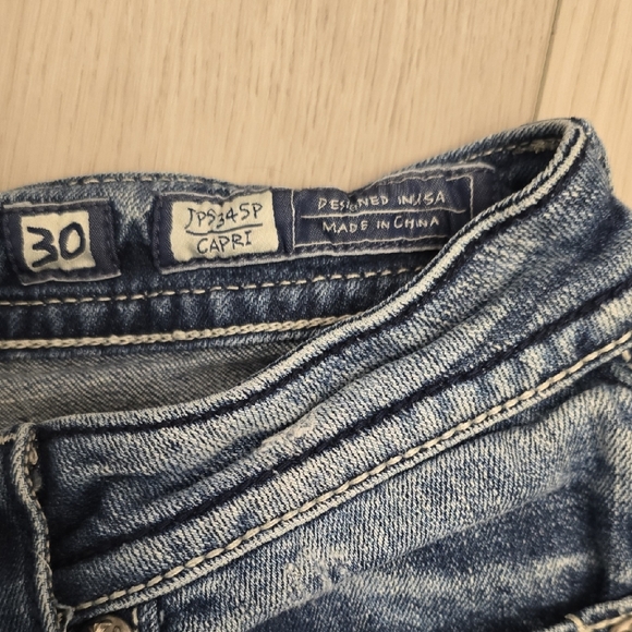 Miss Me Capri Jeans - Picture 6 of 7